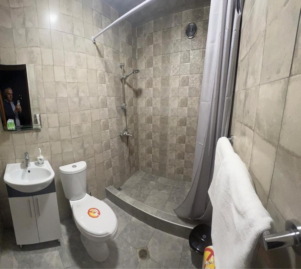 Enigma Hostel エレバン エクステリア 写真