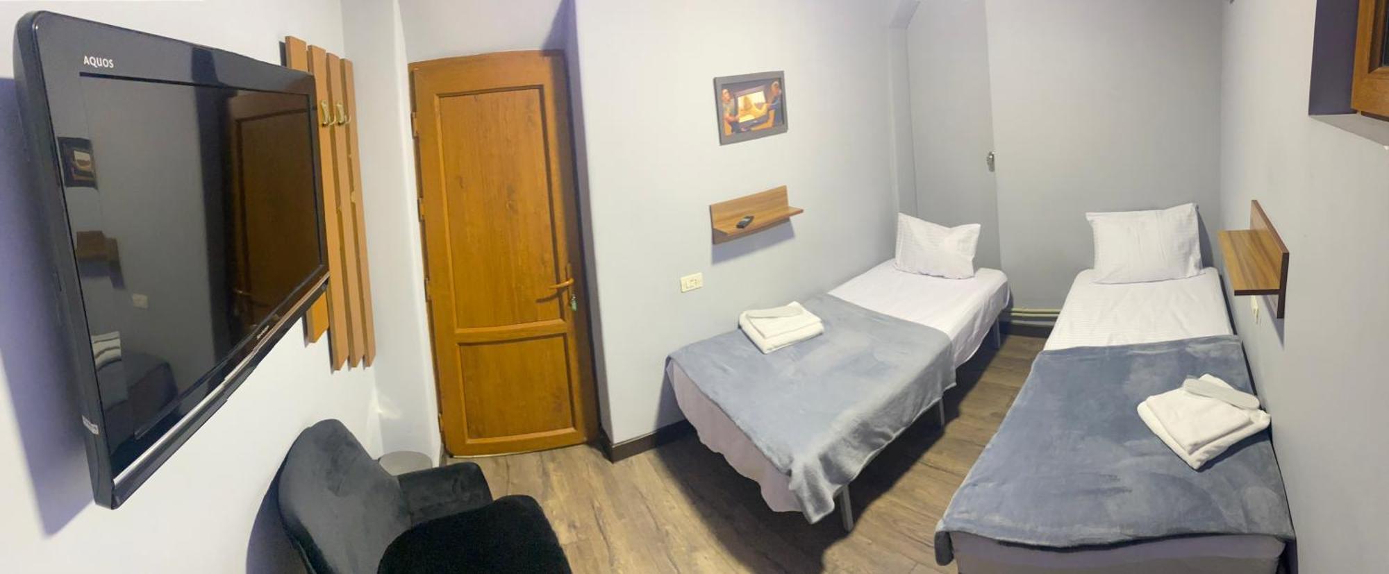 Enigma Hostel エレバン エクステリア 写真